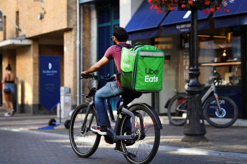 Quel est le revenu d'un livreur Uber Eats