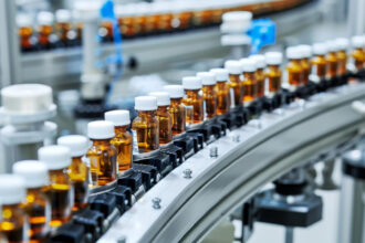 Contract development & manufacturing : guide complet pour l’industrie pharmaceutique