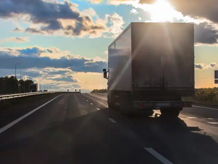 conducteur poids lourds de nuit